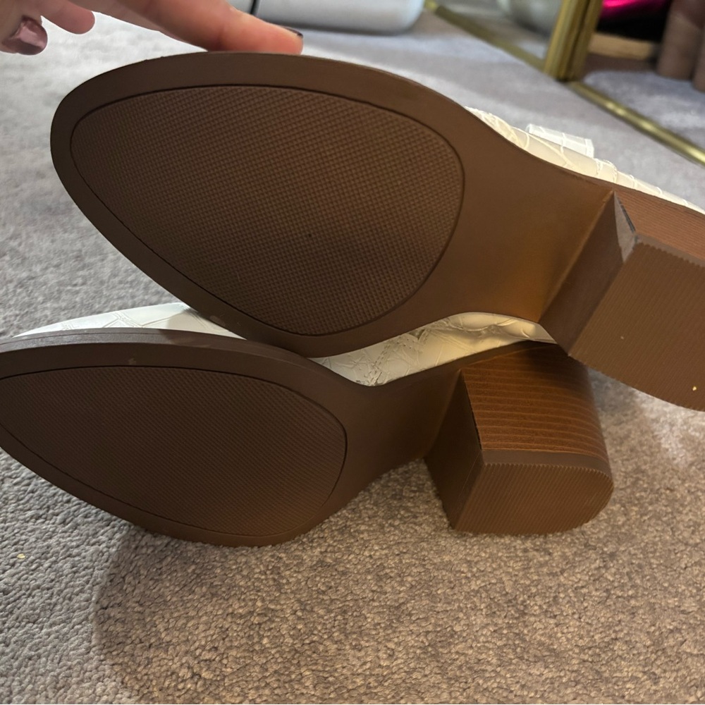 Sugar Cream Croc-Pattern Ankle Booties - Picture 4 of 6